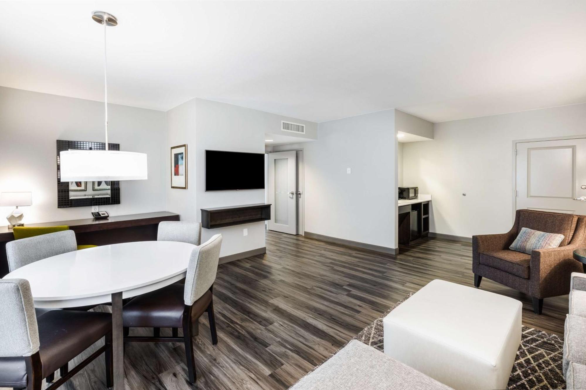 Premium King Suite Non-Smoking