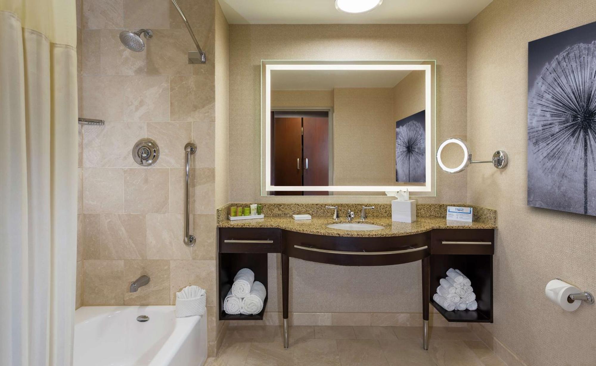 Queen Room Two Queen Beds Bath Tub Mobility Access