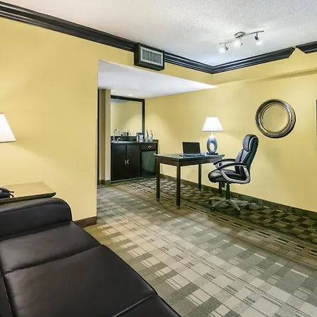 Crowne Plaza Suites Houston - Near Sugar Land-3